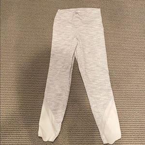 Wunder Under crop size 4 light grey and white